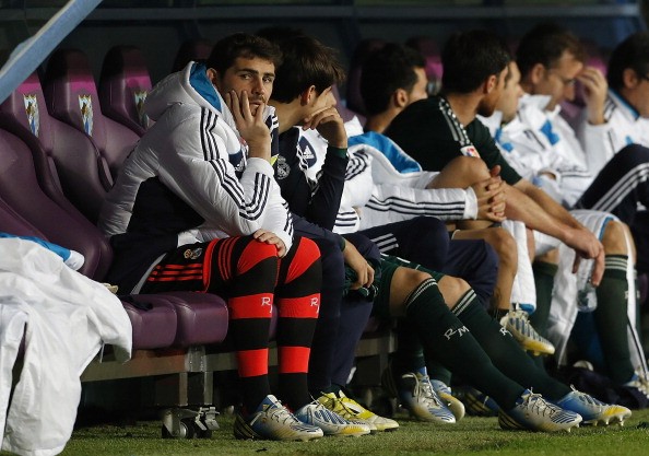 Casillas trên băng ghế dự bị.